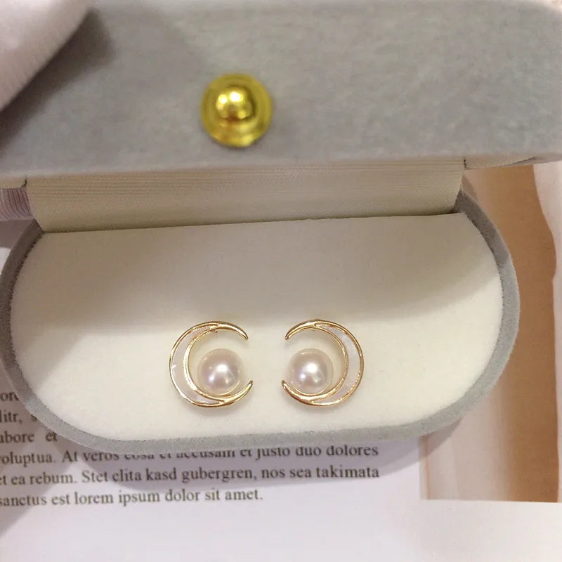 Zhuji Pearl Natural Freshwater Pearl Earrings for Women 18K Bag Gold Light Luxury High-end Crescent-shaped Pearl Earrings
