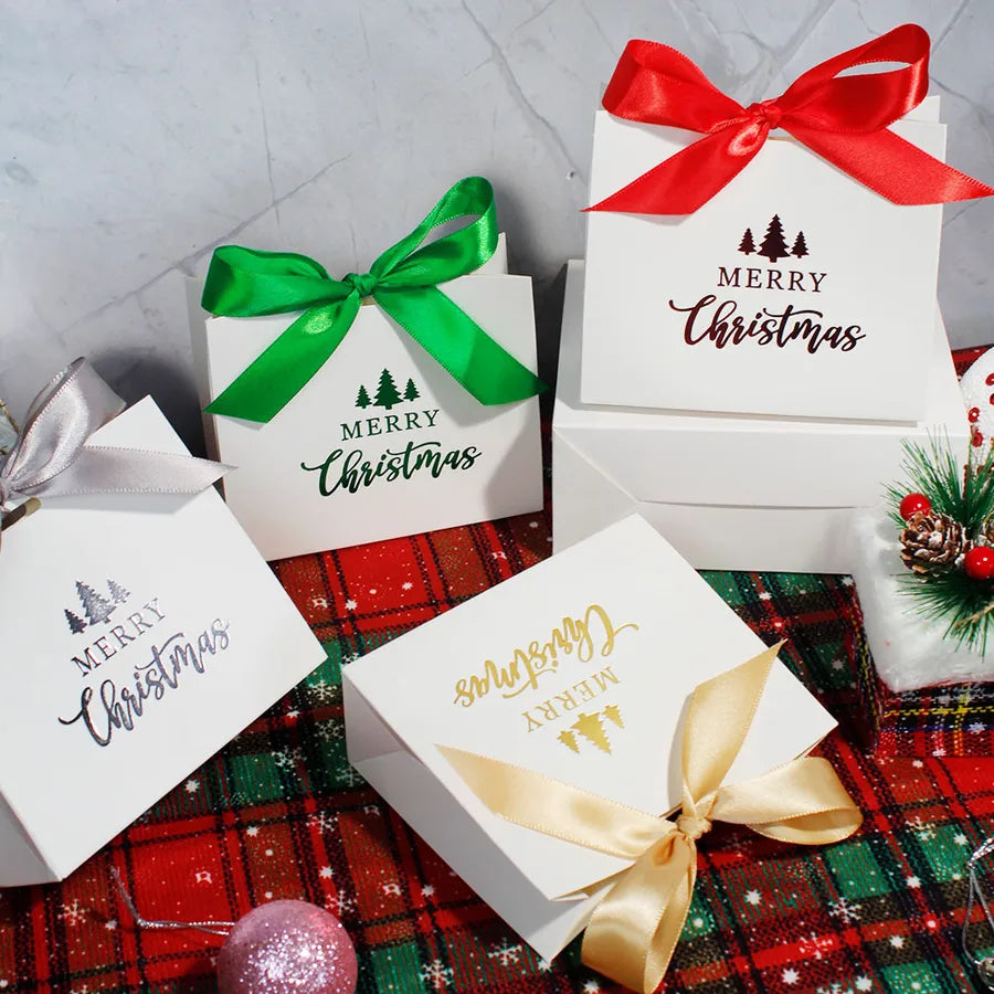 Fashionable Christmas Candy Packaging Box Gift Wrapping Bag Simple Elegant Holiday Season White Card Paper Christmas Tree