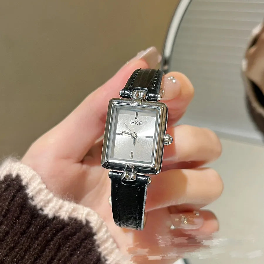 Casual Simple Style Letter Buckle Quartz Watch Women's Watches