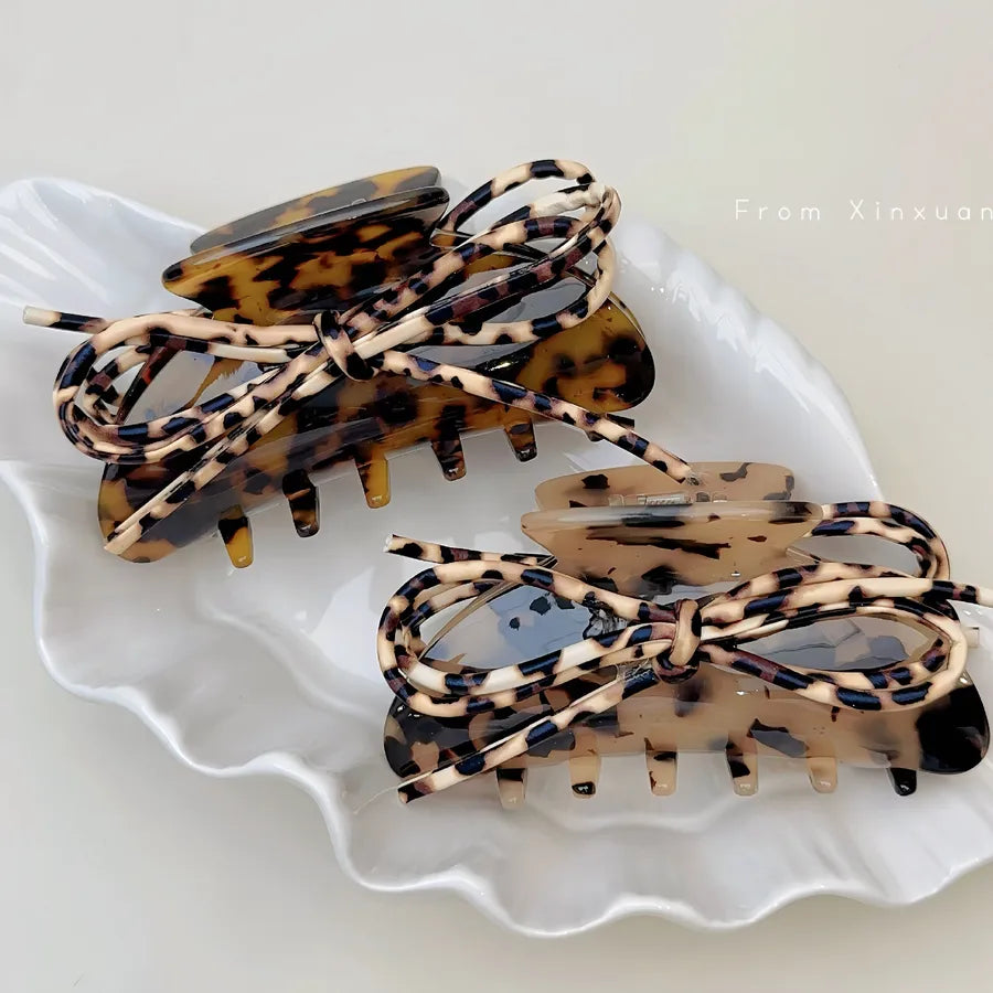 Retro Leopard Print PU Leather Medium Shark Clip Butterfly Knot Autumn Winter Elegant French Hair Claw Hair Accessory For Women