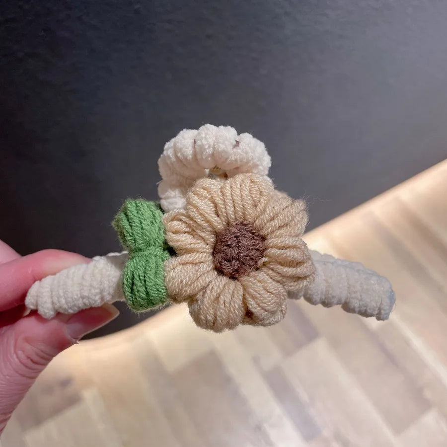 Trendy Autumn Winter Knitted Flower Hair Clip Cute Fashionable Girl Shark Clamp Premium Shop Hair Accessories
