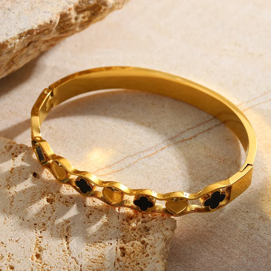 Cute Simple Style Artistic Four Leaf Clover Heart Shape 304 Stainless Steel 18K Gold Plated Bangle In Bulk