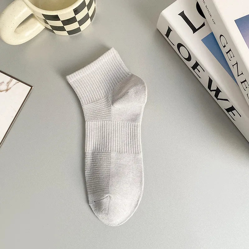 Basic Men's Solid Color Cotton Ankle Socks A Pair