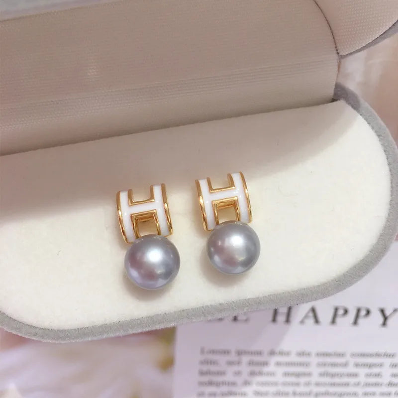 Natural Freshwater Pearl Earrings Women's 18K Bag Gold Light Luxury High Style Letter H Pearl Earrings Earrings Wholesale Zhuji