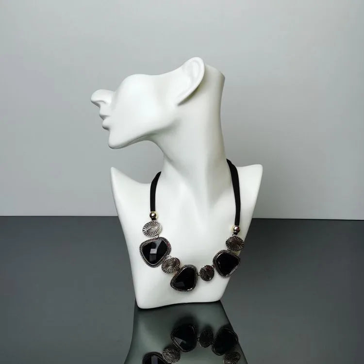 Plastic PVC fake head model black creative half face jewelry head necklace earrings portrait neck display stand dummy head
