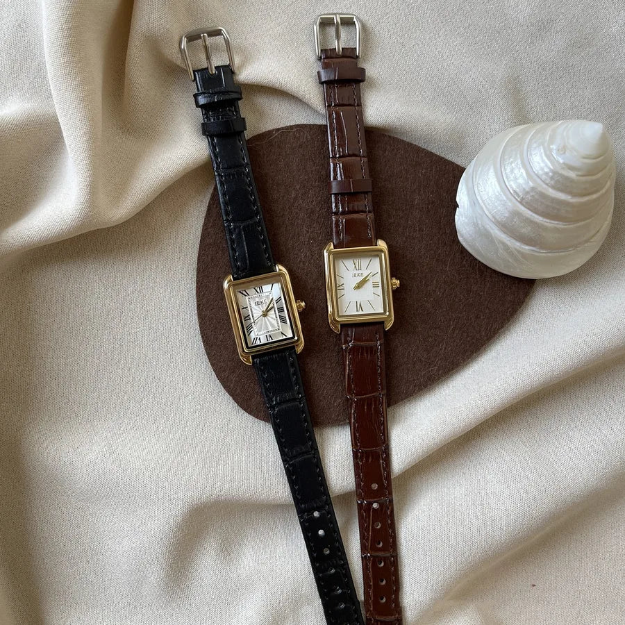 Casual Simple Style Letter Buckle Quartz Watch Women's Watches