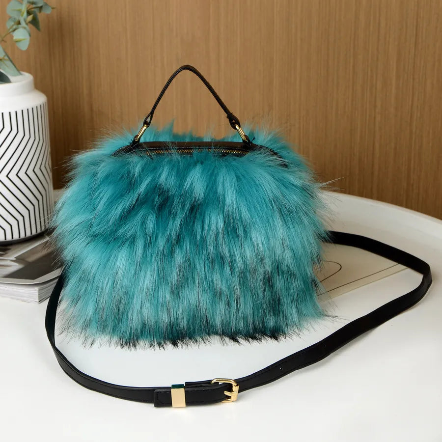 New Fashion Furry Personalized Niche Design Crossbody High Sense Imitation Raccoon Fur Fur Plush Hand-Carrying Bag Bag for Women