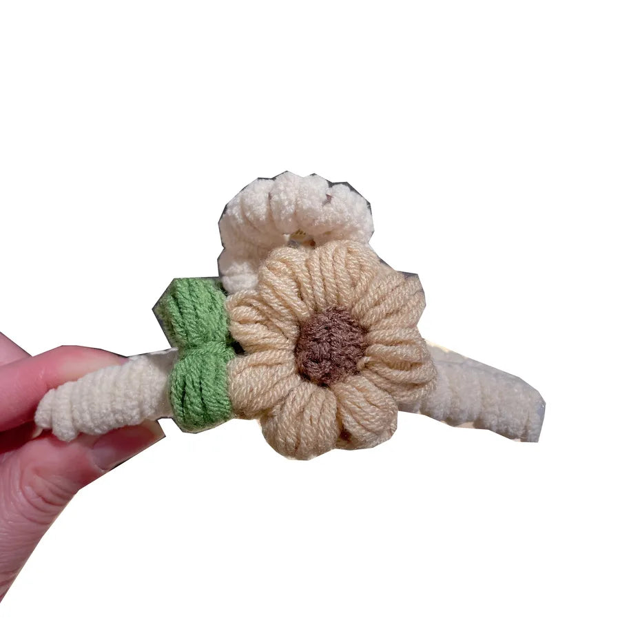 Trendy Autumn Winter Knitted Flower Hair Clip Cute Fashionable Girl Shark Clamp Premium Shop Hair Accessories