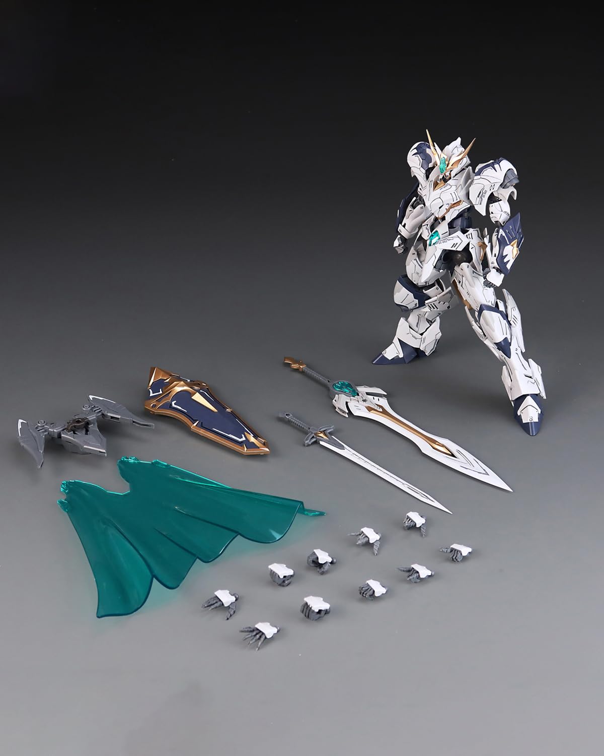 Pipigirl 1:144 Titan Greatsword Tristan Mecha Model – 6.3 in, Easy Assembly