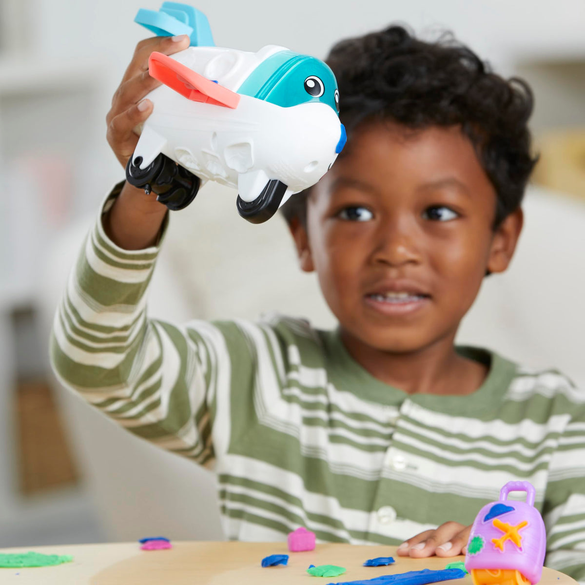 Play-Doh Airplane Explorer Starter Set - World Map Playmat, 3 Tools & 4 Colors