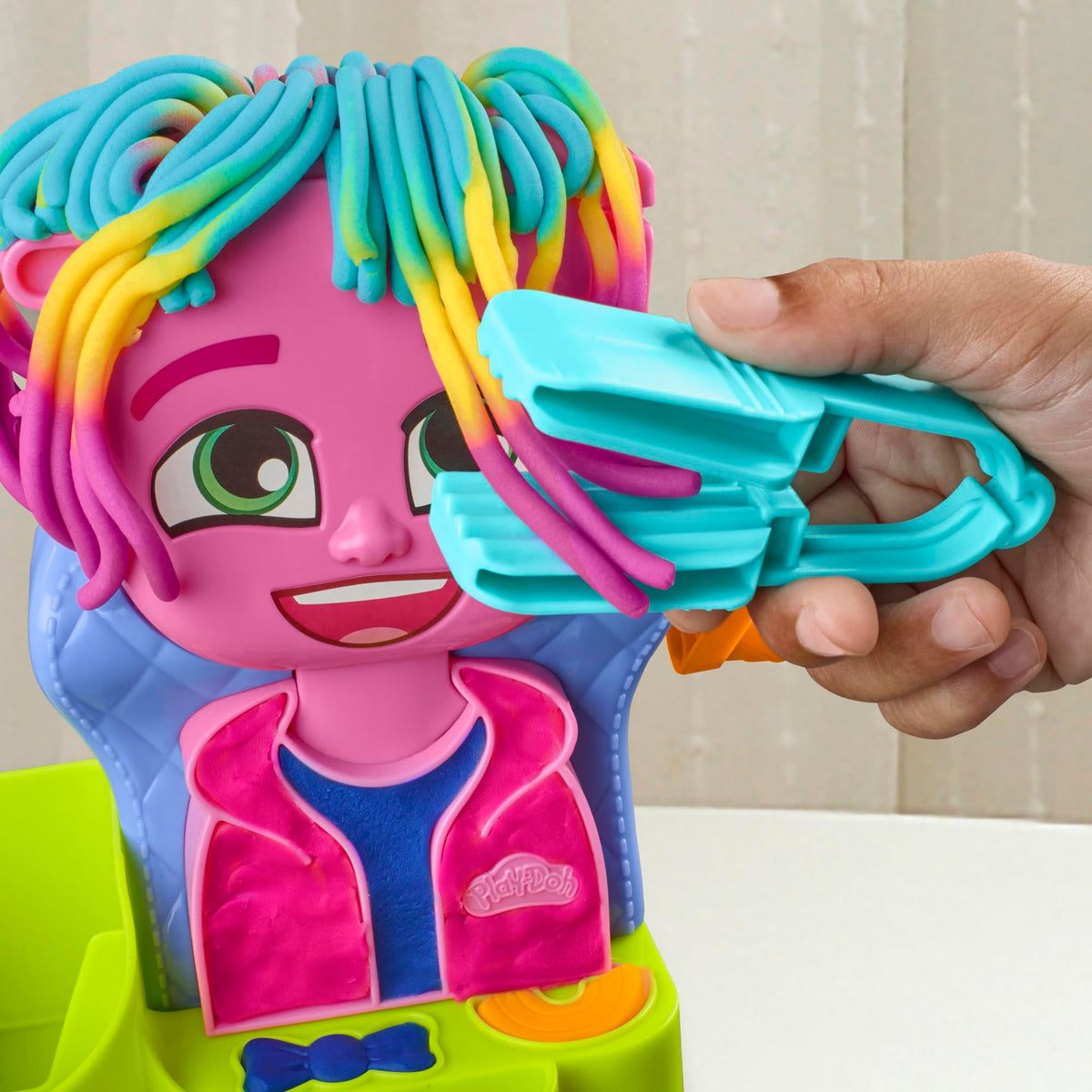 Play-Doh Hair Stylin' Salon Playset with 6 Cans | Pretend Hair Styling for Kids 3+