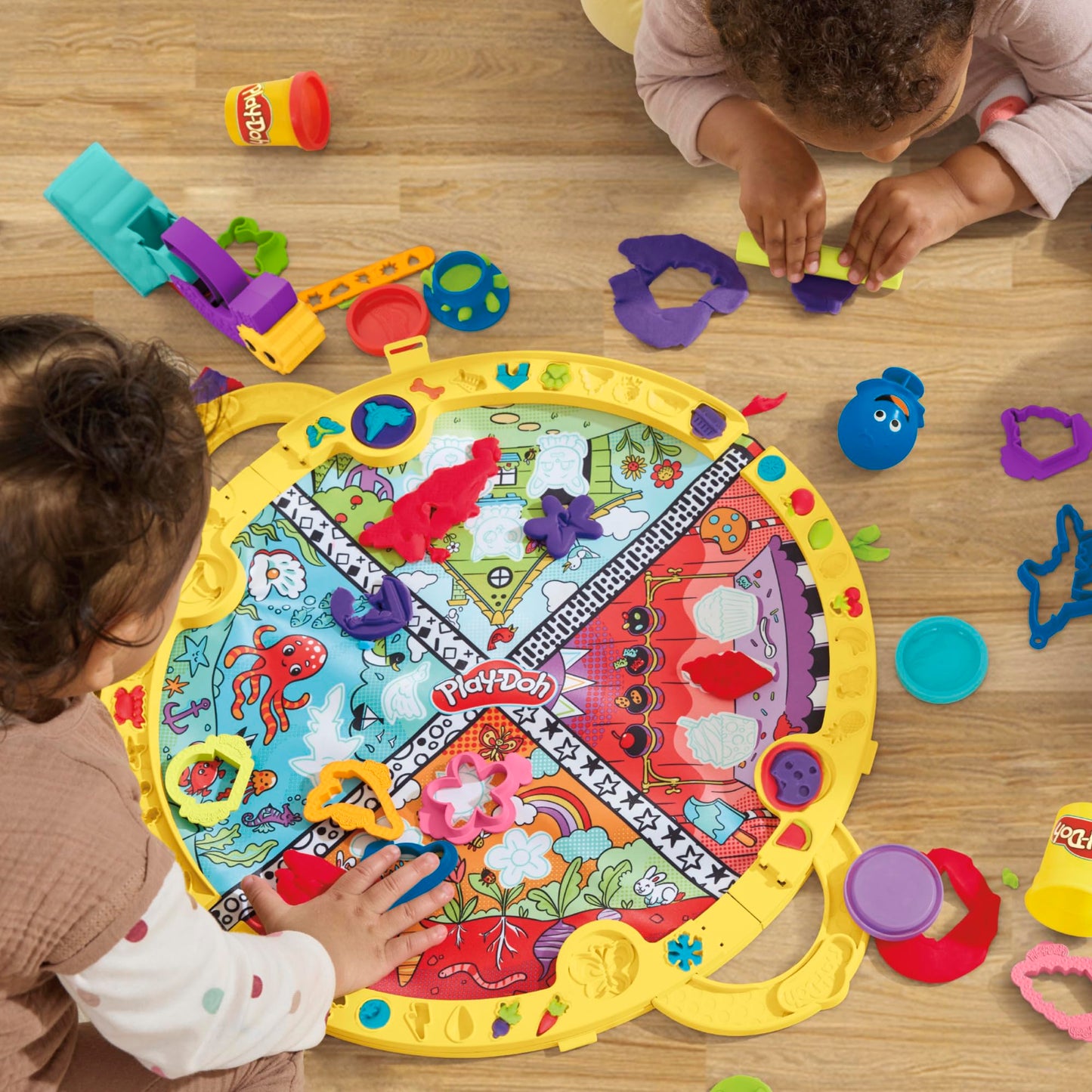 Play-Doh Fold & Go Playmat Starter Set with 19 Accessories – Preschool Toys for 3+