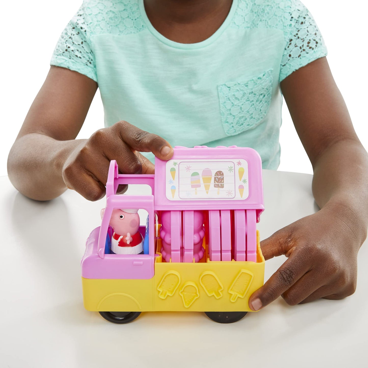 Play-Doh Peppa’s Ice Cream Playset: Truck & Figures, 5 Colors