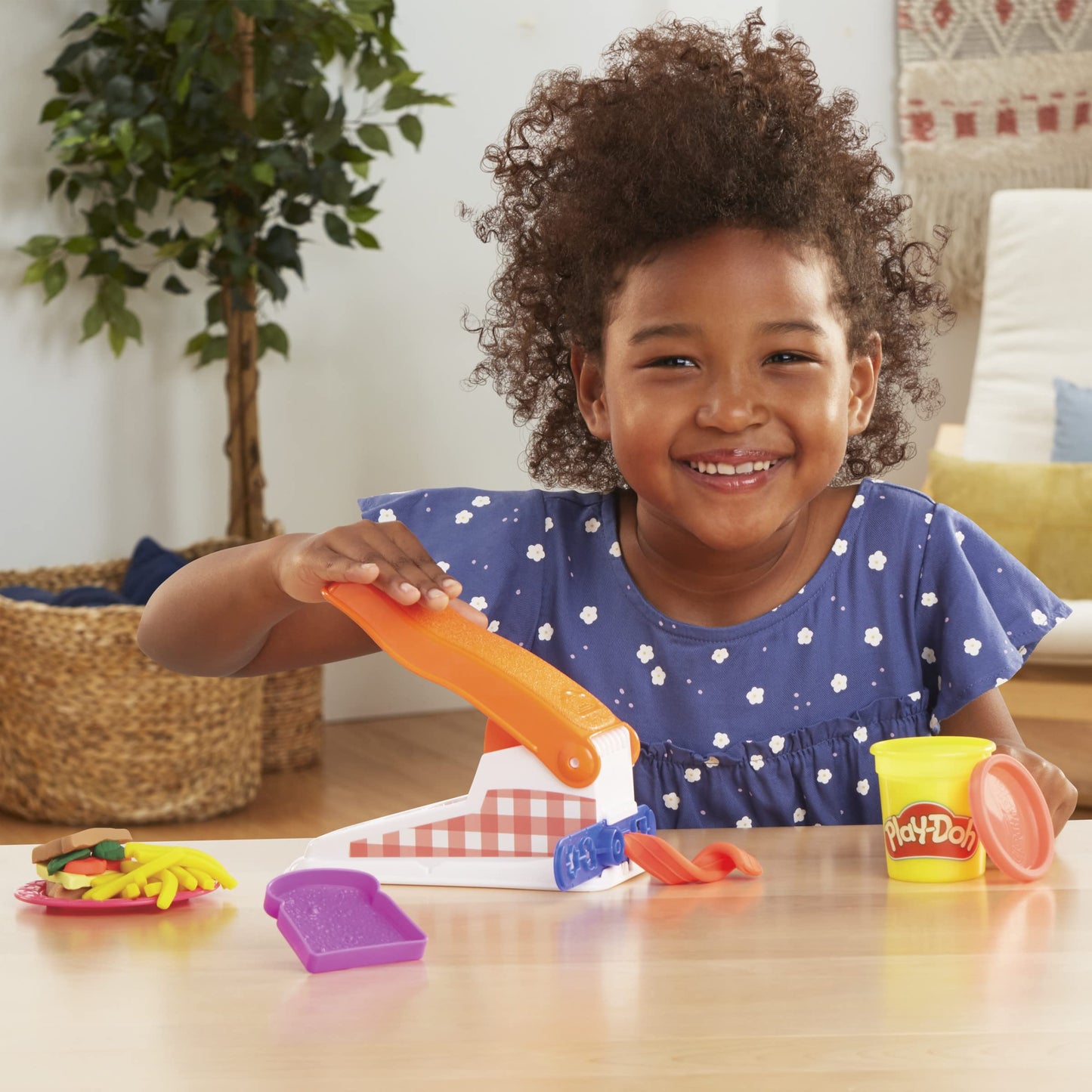 Play-Doh Kitchen Creations Fun Factory Playset – 12 Cans, 42 Tools for Kids 3+ (Amazon Exclusive)