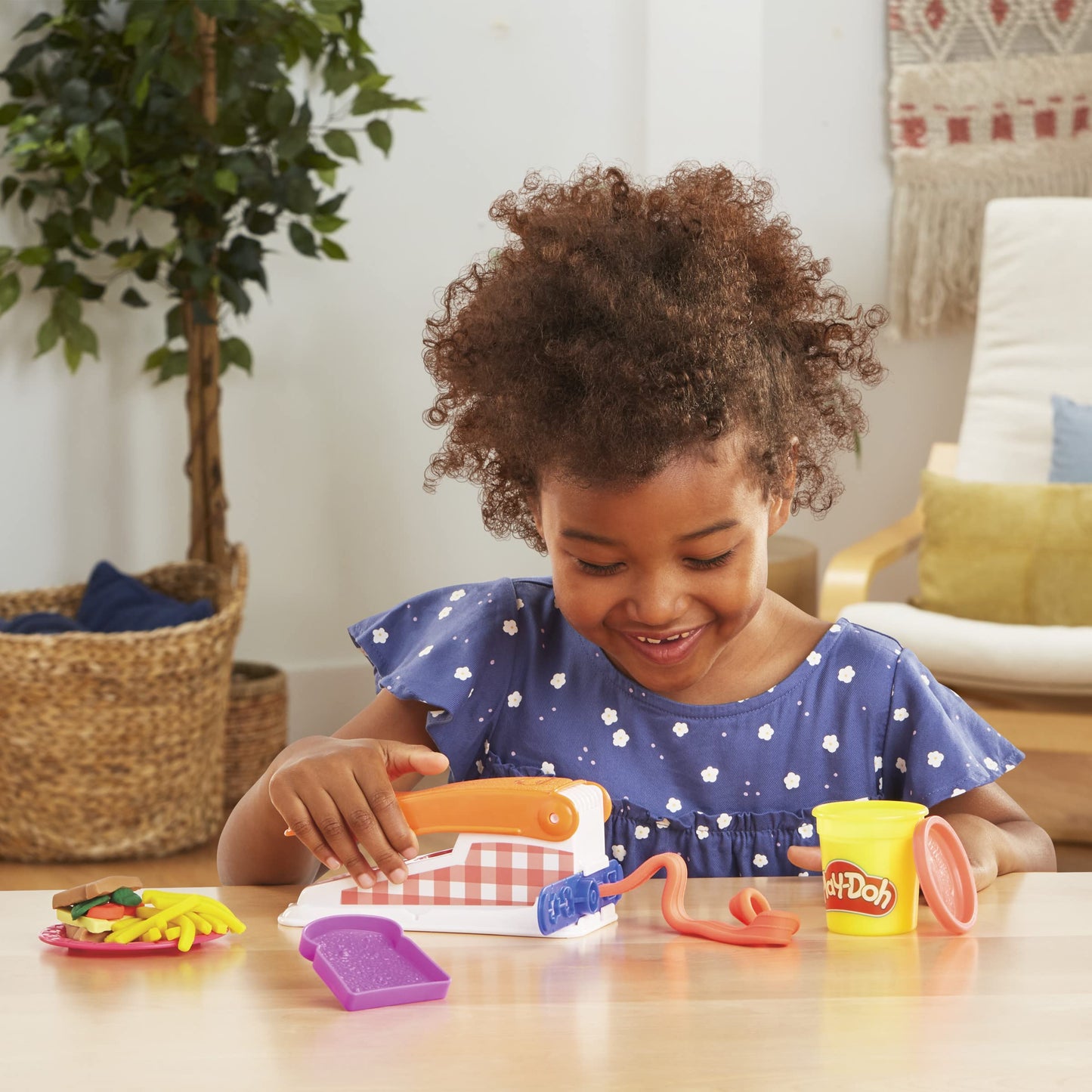 Play-Doh Kitchen Creations Fun Factory Playset – 12 Cans, 42 Tools for Kids 3+ (Amazon Exclusive)