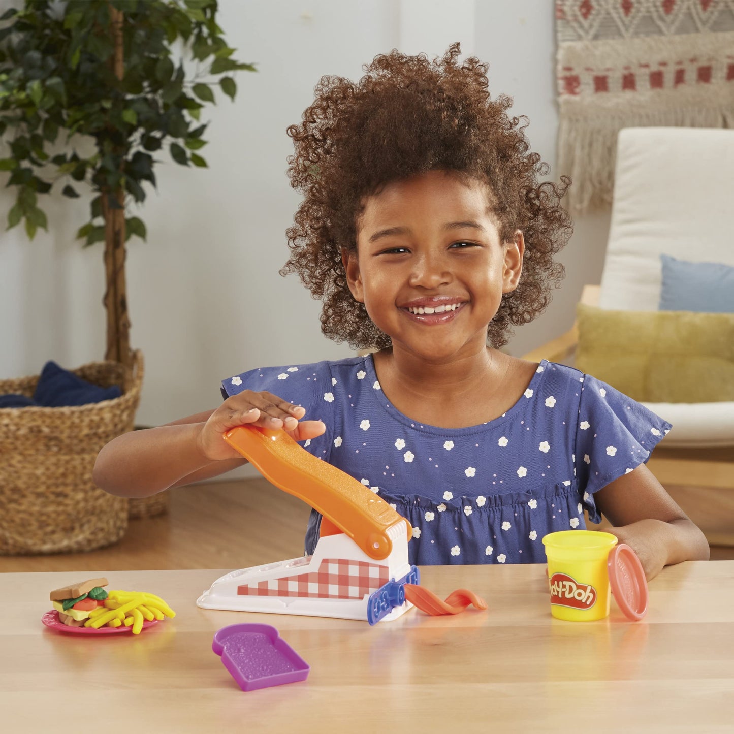 Play-Doh Kitchen Creations Fun Factory Playset – 12 Cans, 42 Tools for Kids 3+ (Amazon Exclusive)