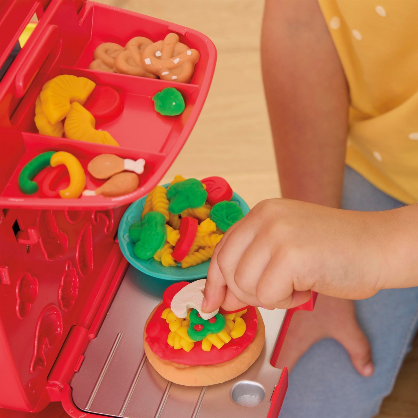 Play-Doh Pizza Delivery Scooter Playset – Large Ride-On Pretend Kitchen & Pizza Toy for Kids 3+