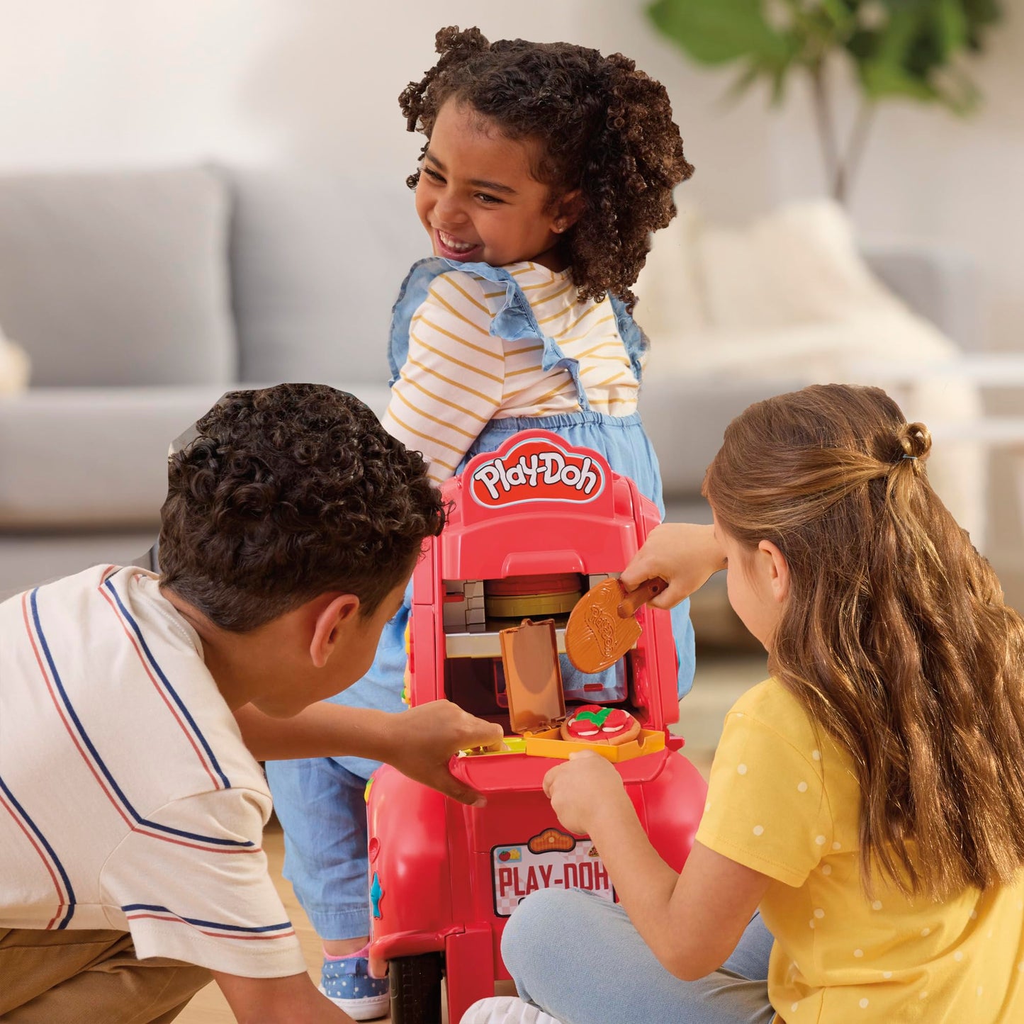 Play-Doh Pizza Delivery Scooter Playset – Large Ride-On Pretend Kitchen & Pizza Toy for Kids 3+