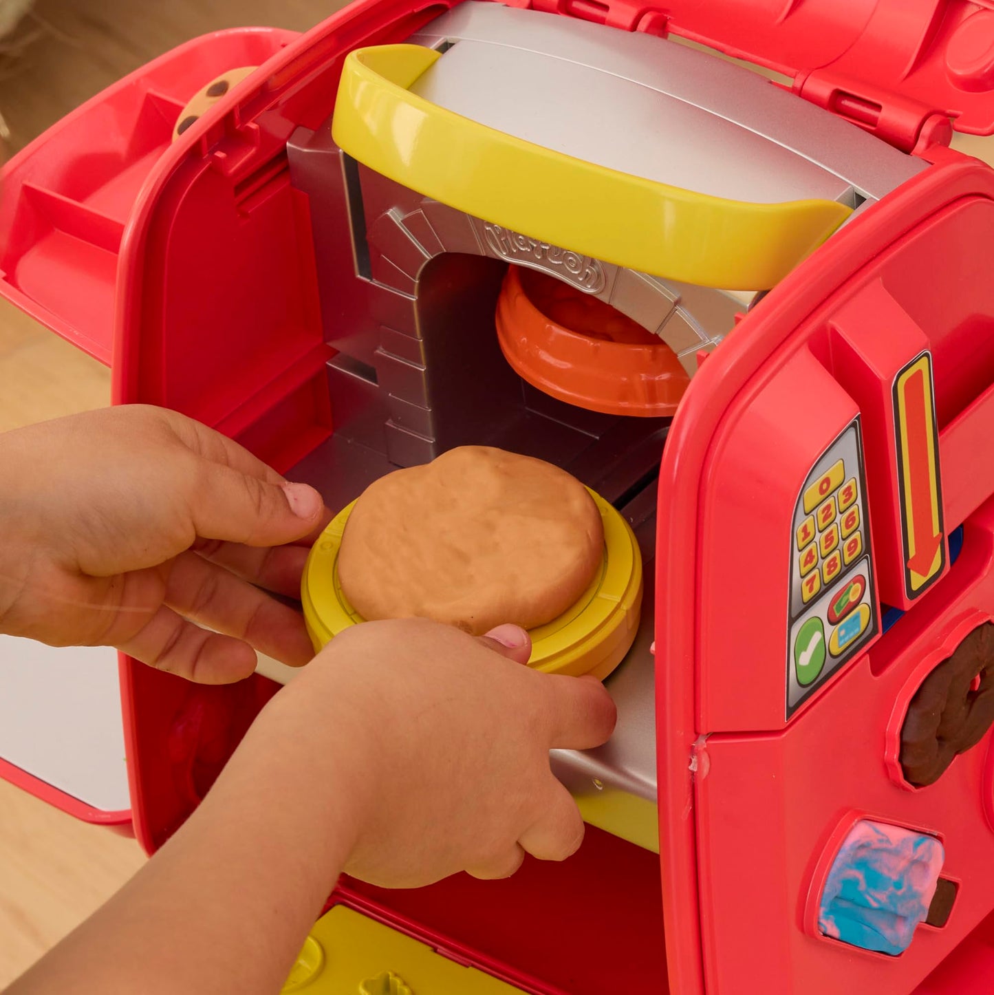 Play-Doh Pizza Delivery Scooter Playset – Large Ride-On Pretend Kitchen & Pizza Toy for Kids 3+