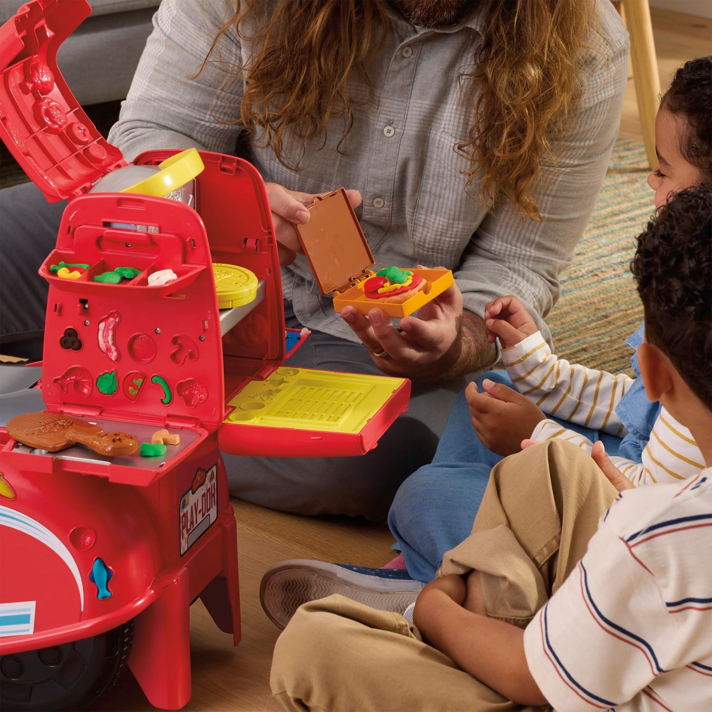 Play-Doh Pizza Delivery Scooter Playset – Large Ride-On Pretend Kitchen & Pizza Toy for Kids 3+