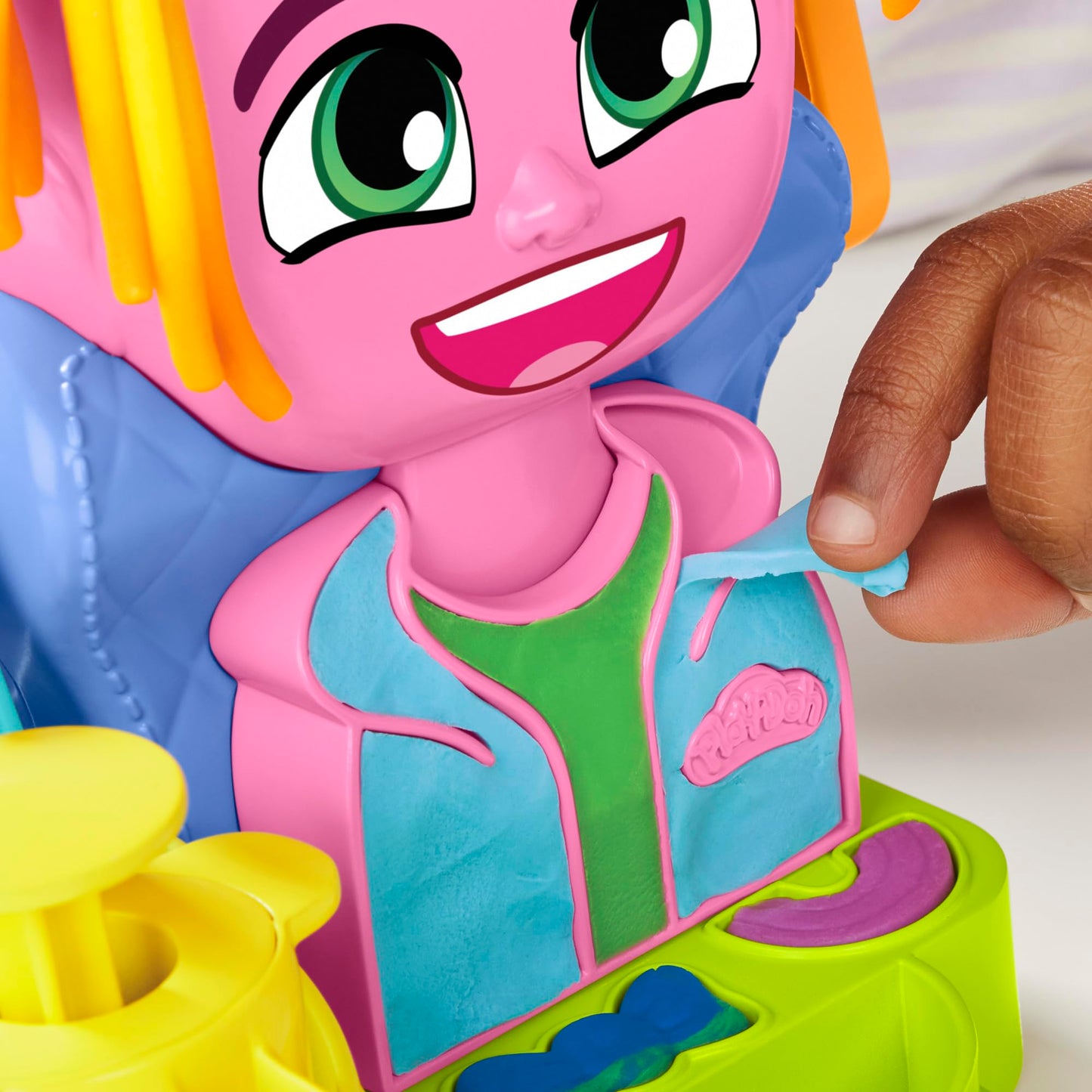 Play-Doh Hair Stylin' Salon Playset with 6 Cans | Pretend Hair Styling for Kids 3+