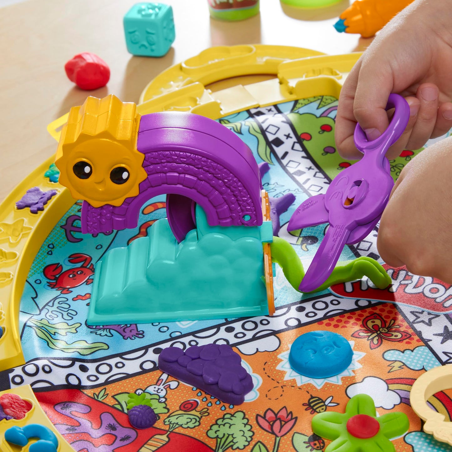 Play-Doh Fold & Go Playmat Starter Set with 19 Accessories – Preschool Toys for 3+