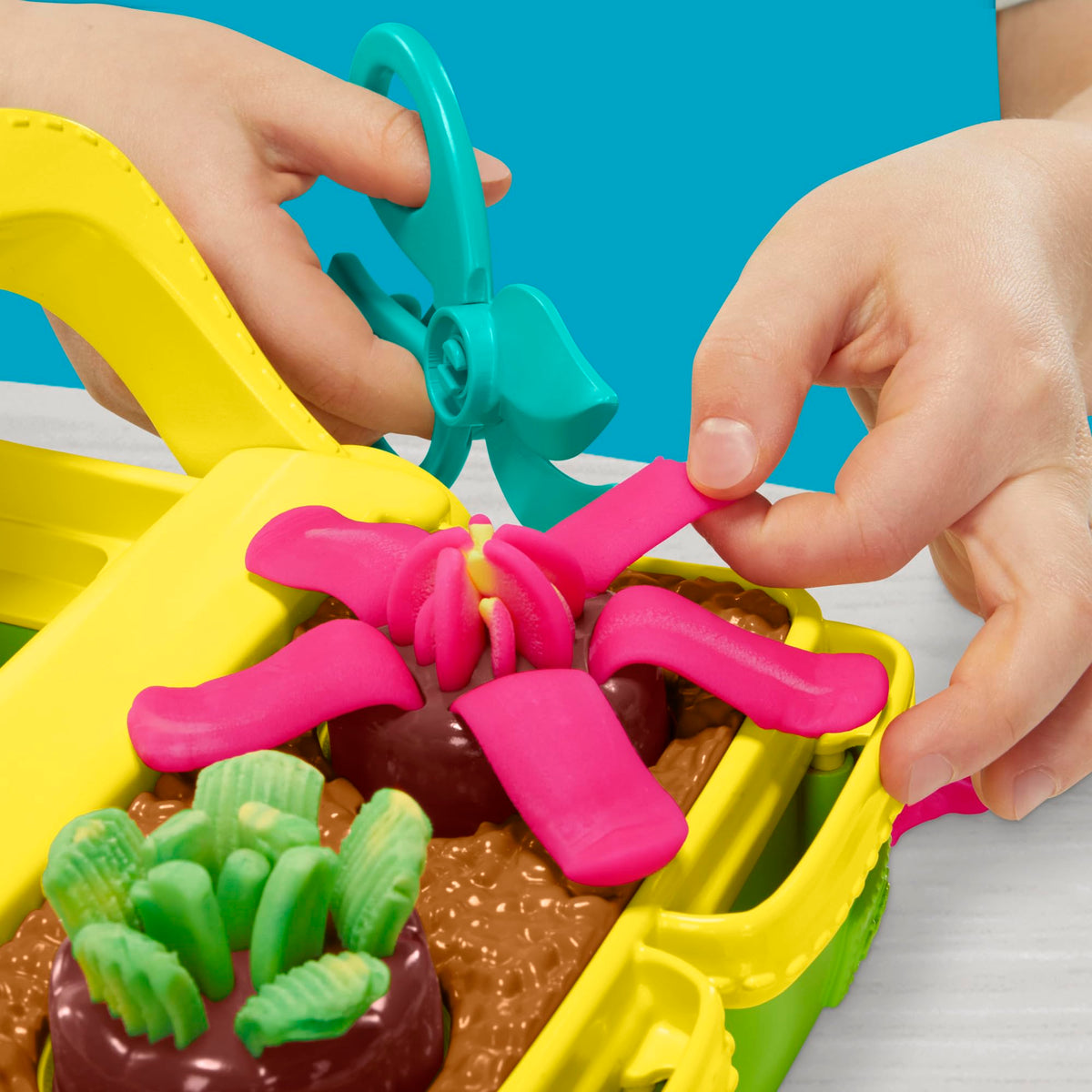Play-Doh Blooming Flower Garden Toy Playset – Creative Kids Arts & Crafts (Ages 3+)