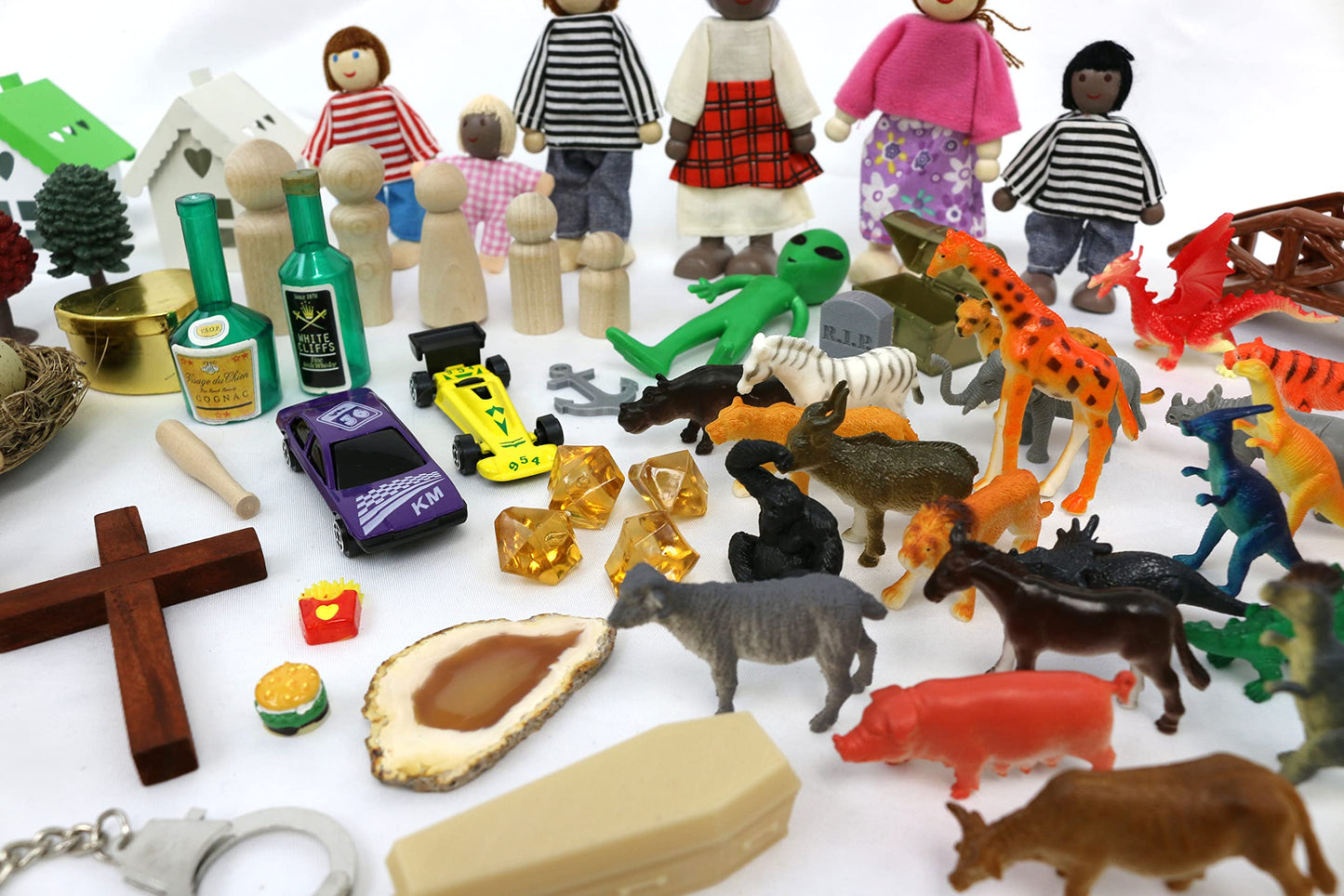 PlayTherapySupply Sandtray Starter Kit – 100+ Miniatures for Therapy