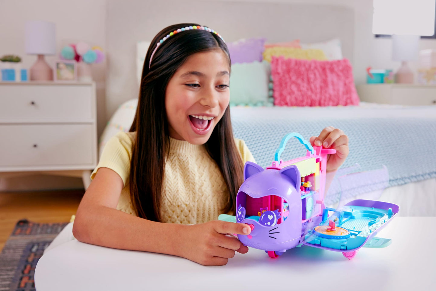 Polly Pocket Kitty Airways Playset – 2 Micro Dolls, Spinning Stage & 19 Accessories | Amazon Exclusive