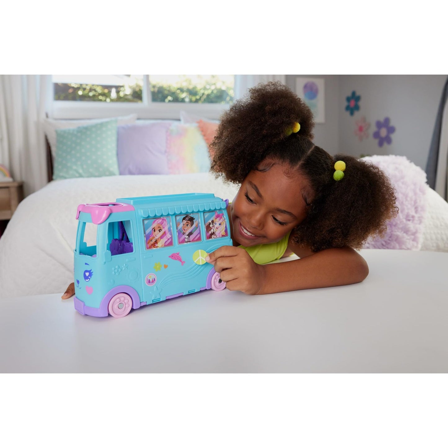 Polly Pocket Pet Mobile Adventure Playset – Micro Dolls, Transforming Camper Van & Pets