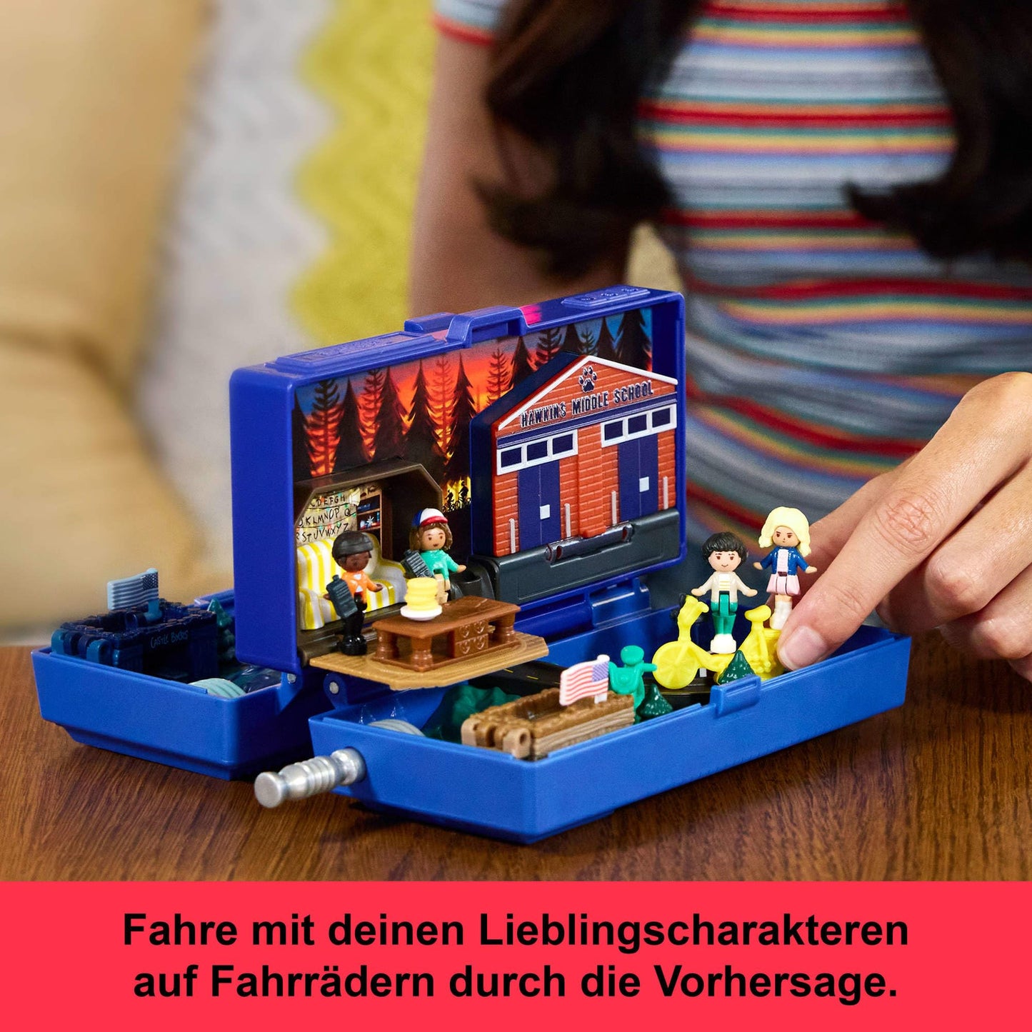 Polly Pocket Stranger Things Collector Playset: 6 Special Edition Dolls & 10 Accessories