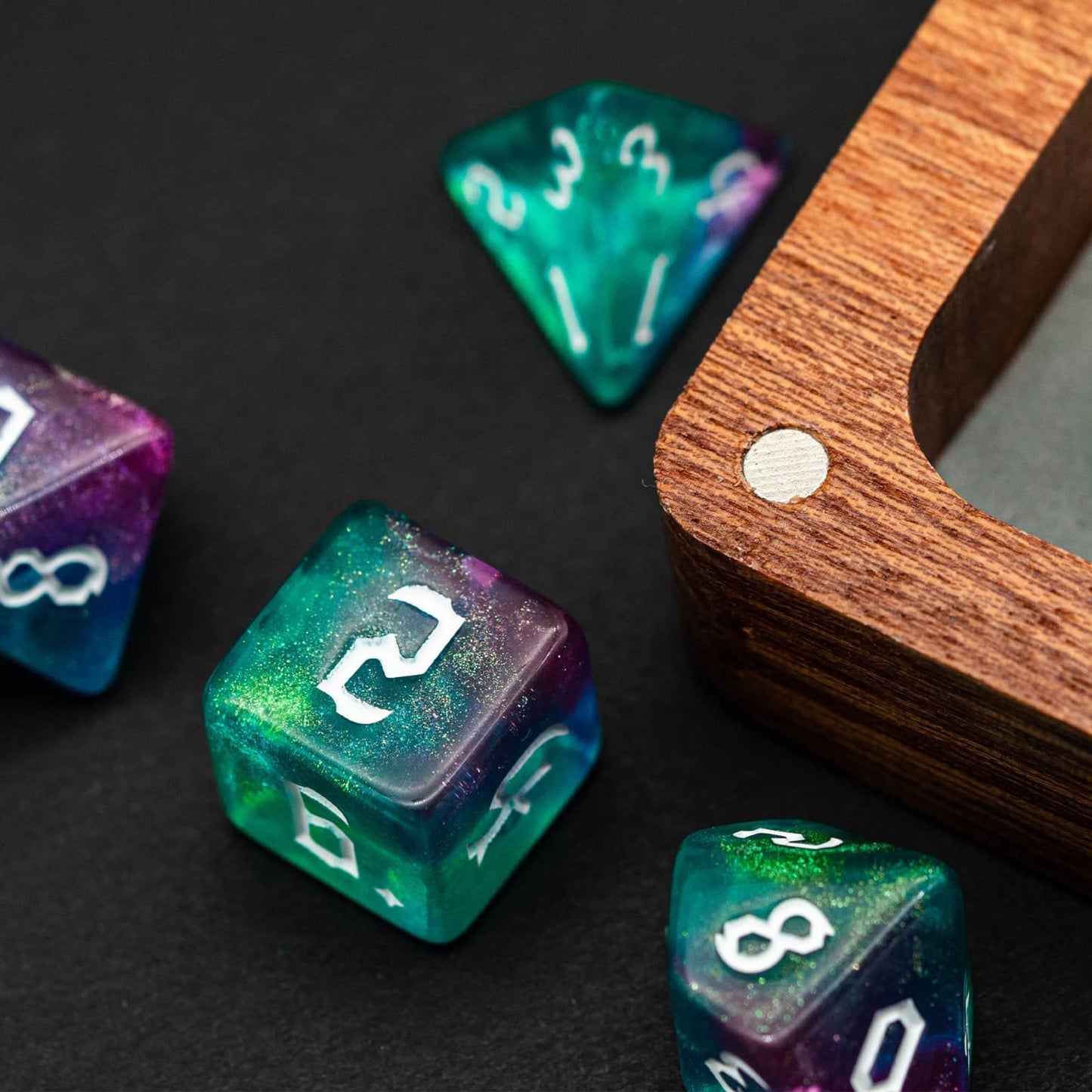 Poludie 7-Die DND Dice Set – Rose Blue Glitter with Leather Bag