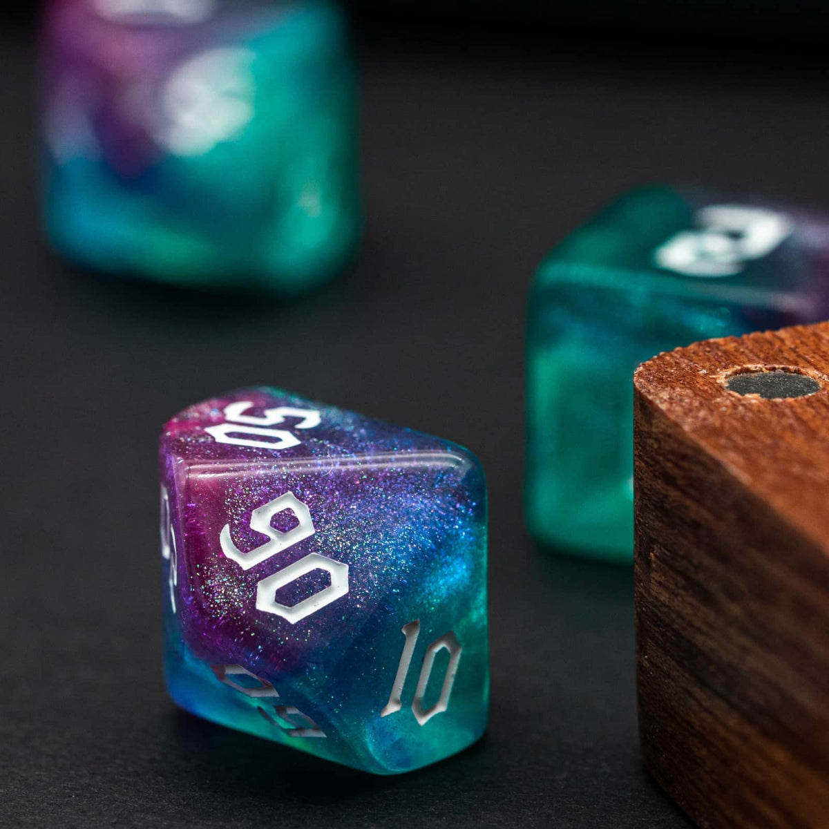 Poludie 7-Die DND Dice Set – Rose Blue Glitter with Leather Bag