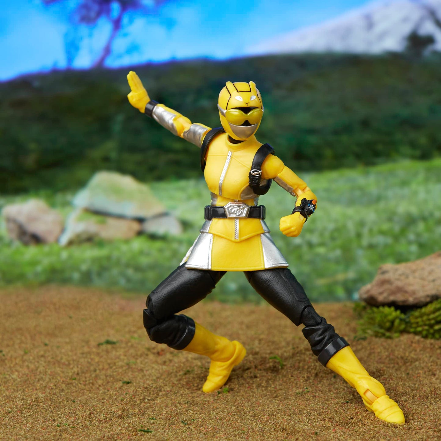 Power Rangers Lightning Collection Beast Morphers Yellow Ranger 6-Inch Action Figure | Premium Poseable Toy