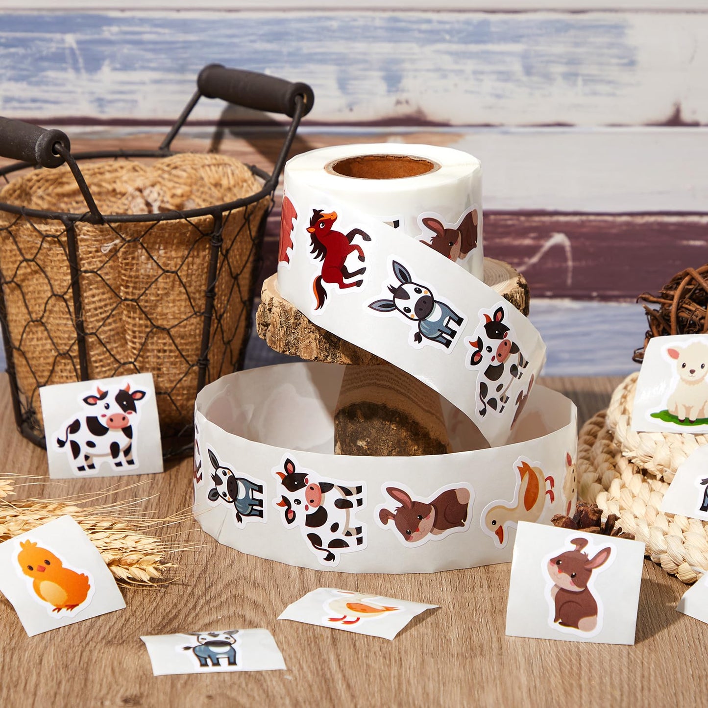 Qeeenar 1 Roll Farm Animal Stickers – 500 Pcs, Watercolor Designs