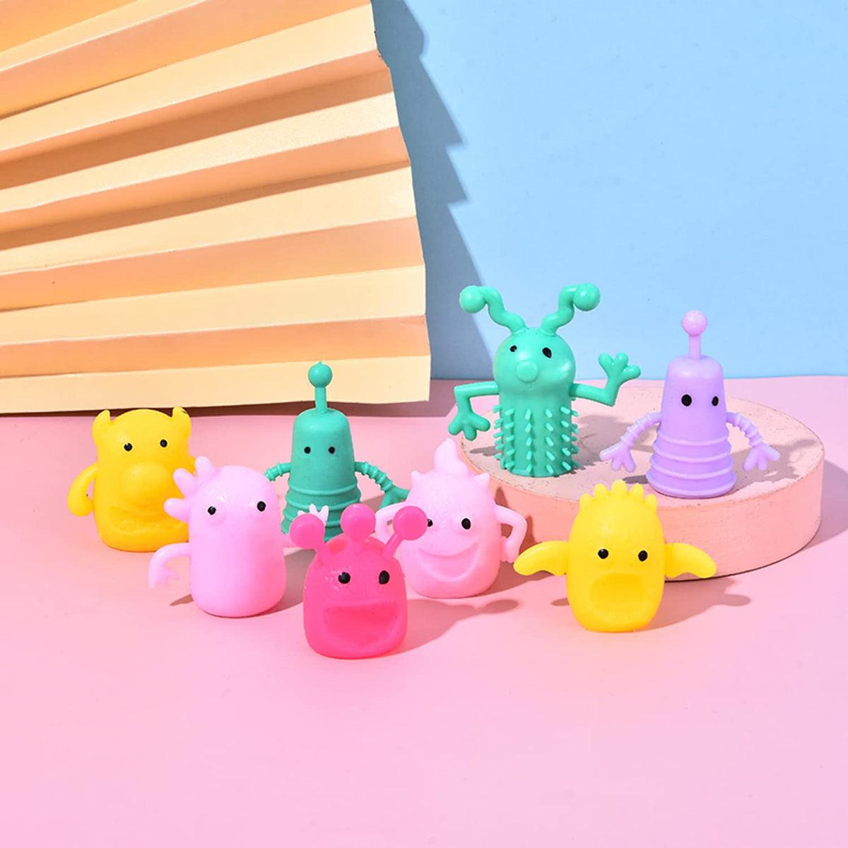 Qiuttnqn 20Pcs Cute Monster Finger Puppets – Soft Fidget Toys for Storytelling & Play