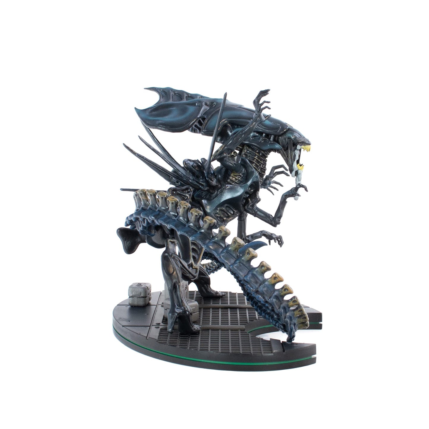 QMx Alien Queen Q-Fig Max Elite Diorama — Collectible Battle Figure