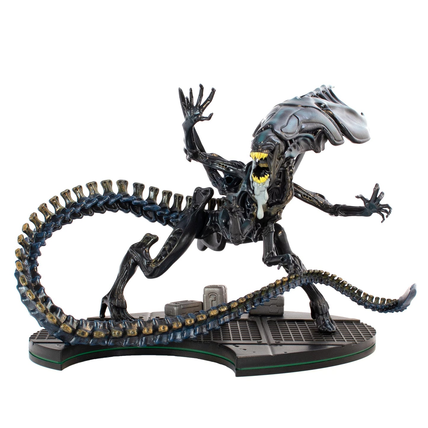 QMx Alien Queen Q-Fig Max Elite Diorama — Collectible Battle Figure
