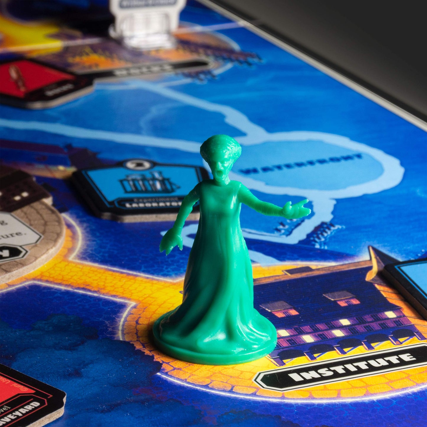 Ravensburger Horrified: Universal Monsters Co-op Board Game | 1-5 Players | Ages 10+