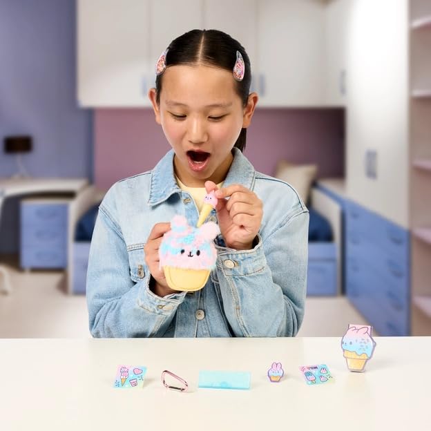 REAL LITTLES Scented Surprise Micro Backpacks – 5 Scented Mini Surprises Inside, 6 Collectible Food-Themed Styles
