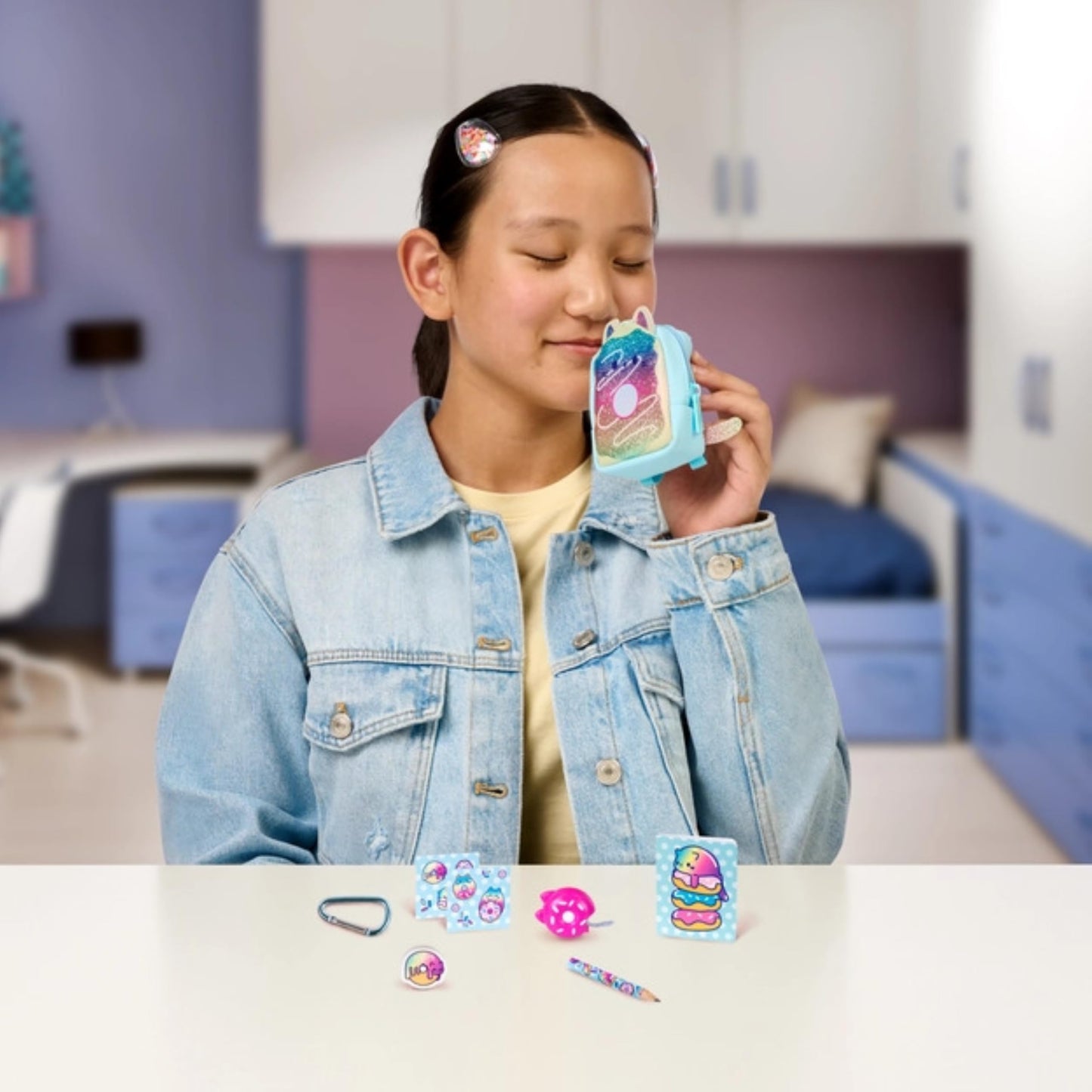 REAL LITTLES Scented Surprise Micro Backpacks – 5 Scented Mini Surprises Inside, 6 Collectible Food-Themed Styles