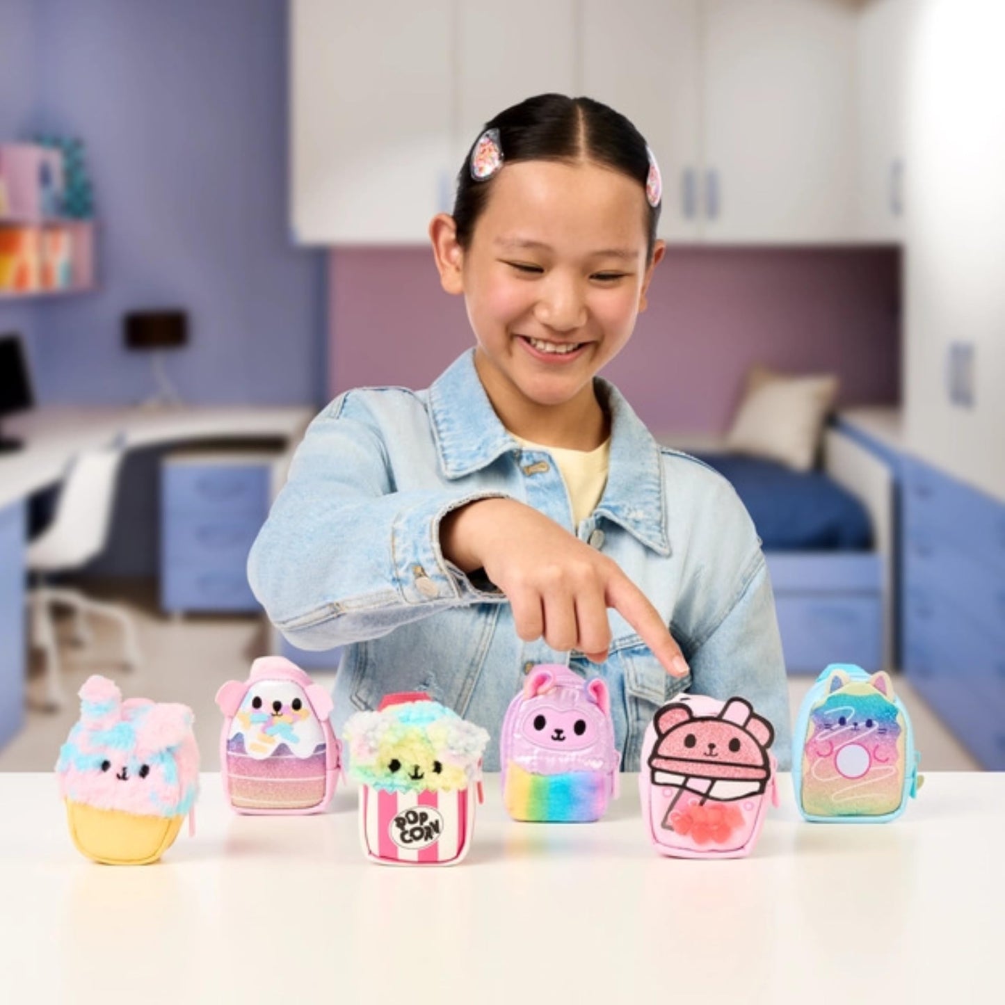 REAL LITTLES Scented Surprise Micro Backpacks – 5 Scented Mini Surprises Inside, 6 Collectible Food-Themed Styles