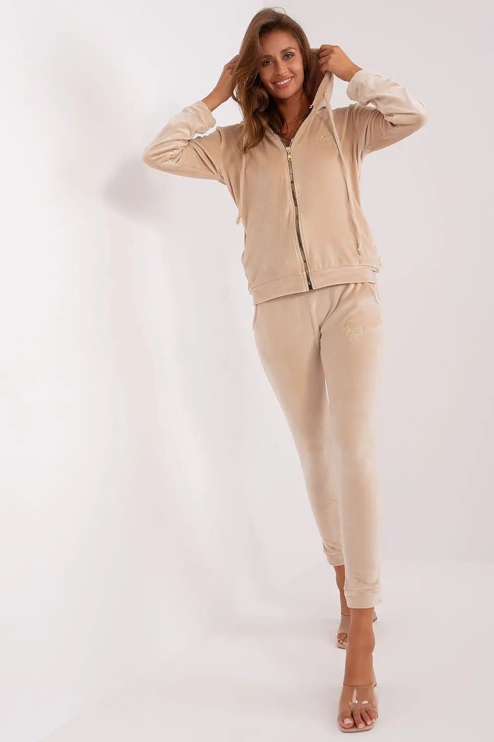 Relevance long sleeves sweatshirt with zipper, hood and slip pockets