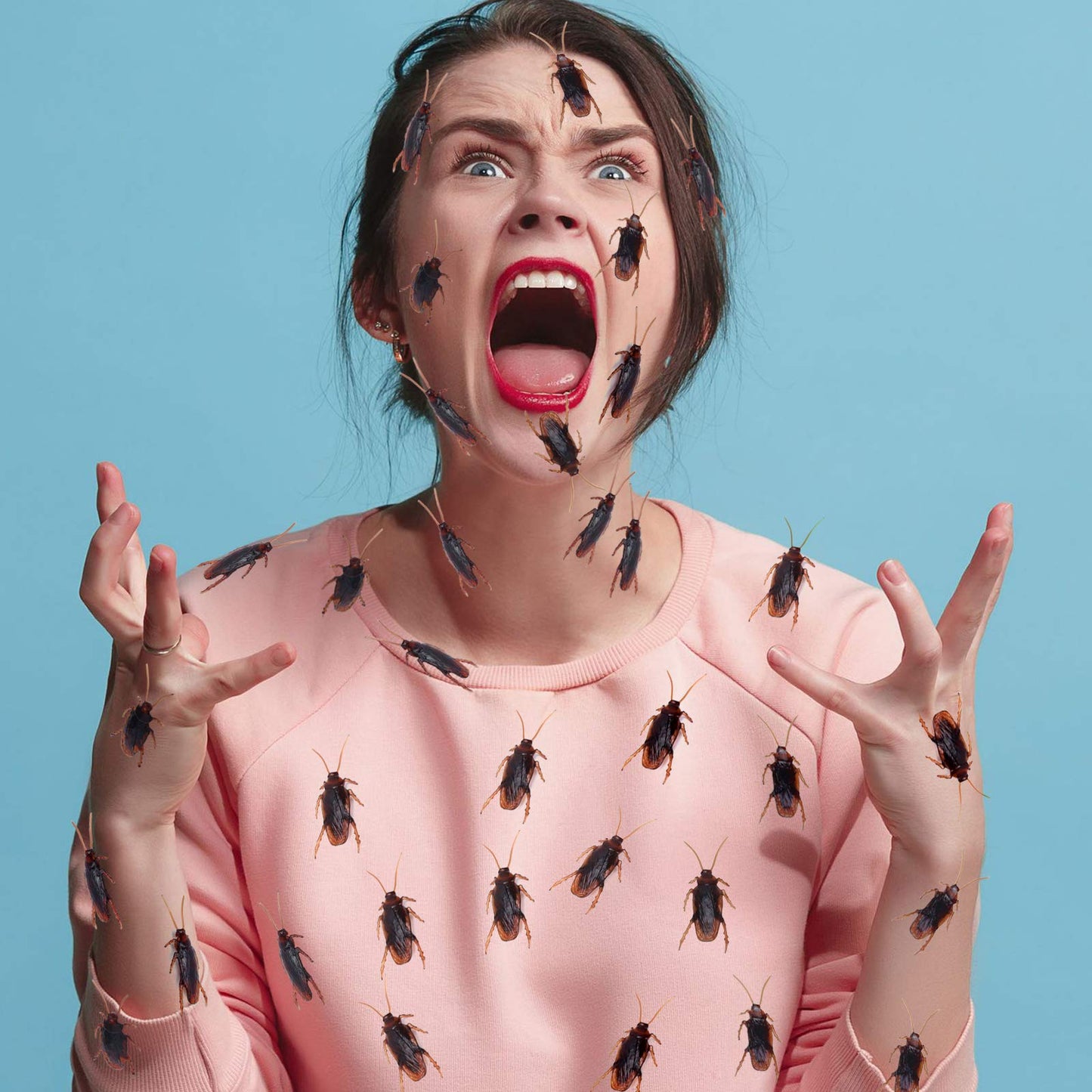 Riomeira Pretty Realistic 50PCS Fake Roaches – Realistic Cockroaches for Pranks, Halloween Decor & Party Props