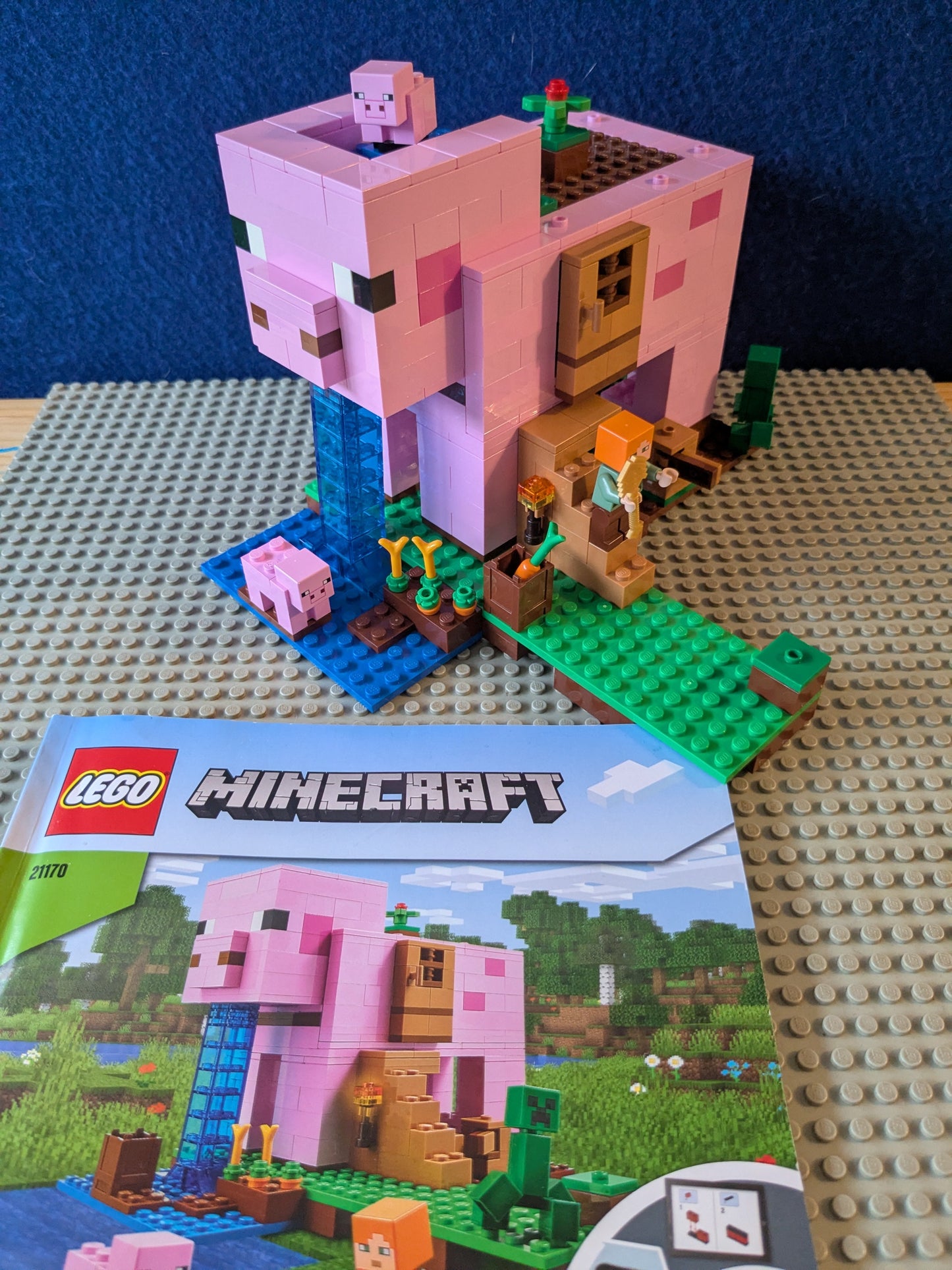 Lego 21170 Minecraft The Pig House
