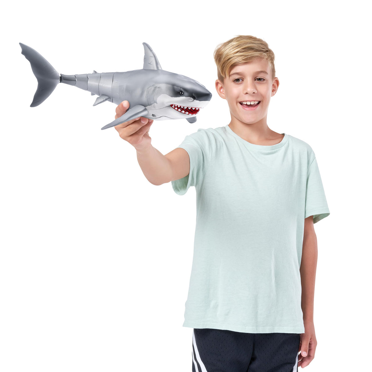 Robo Alive Great White Shark Series 1 – Water-Activated Light-Up Pool Toy by Zuru