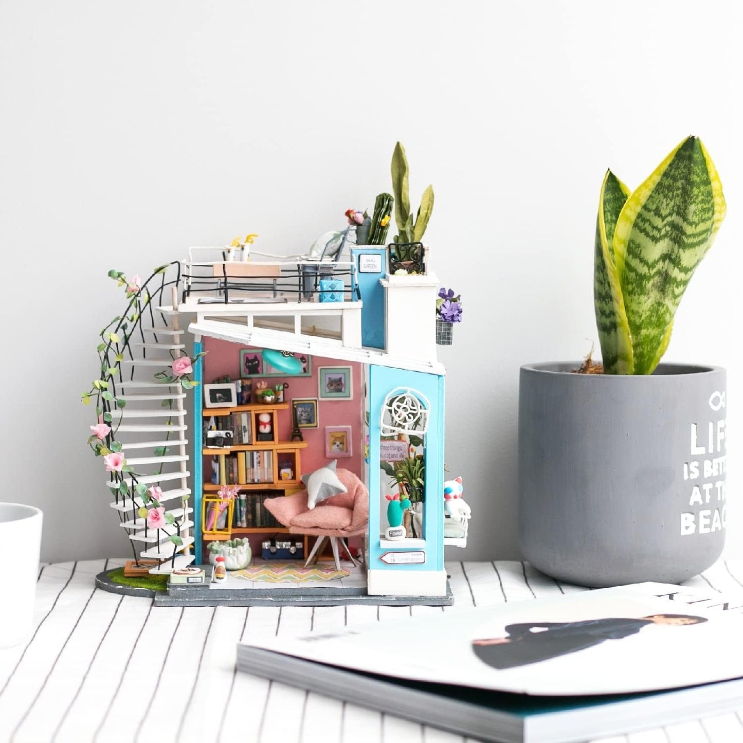 Rolife Dora's Rooftop Dollhouse Kit – 1:24 DIY Miniature with Furniture & Decor