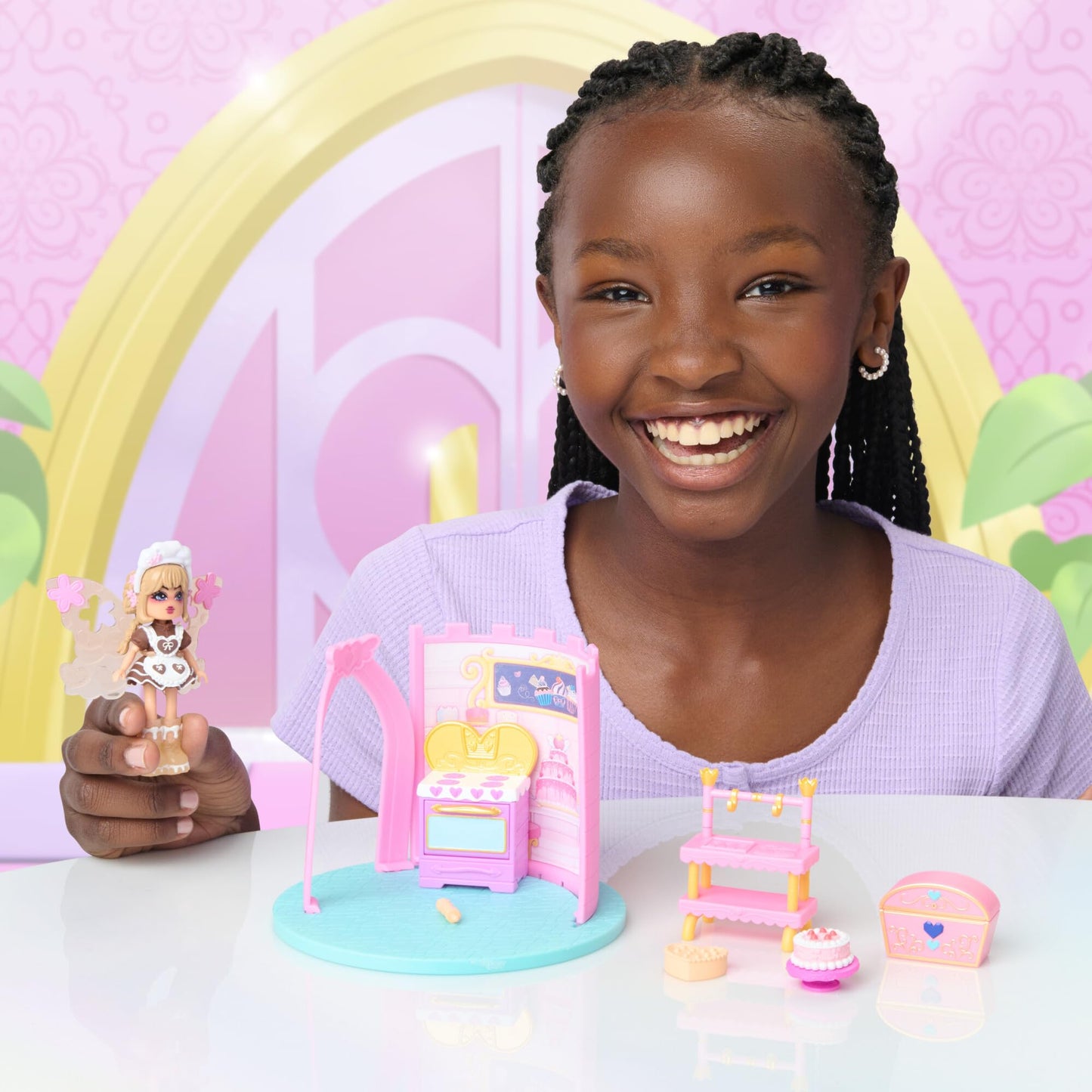 Royale High Baking Class Playset – 3-inch Doll, 6 Accessories, Virtual Item Code
