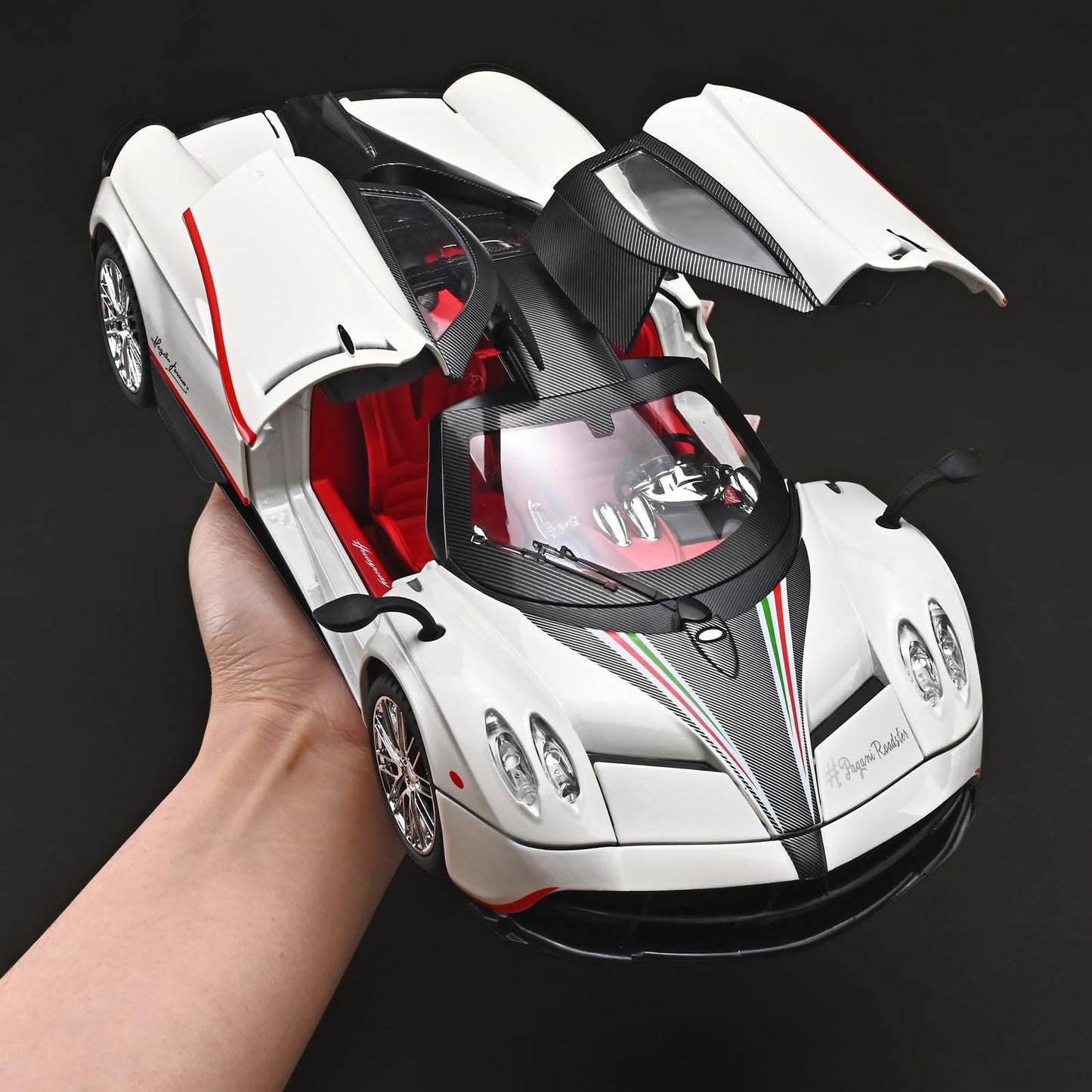 RZAPE Pagani Huayra Dinastia 1:18 Diecast Car – Light & Sound, Pull-Back, White