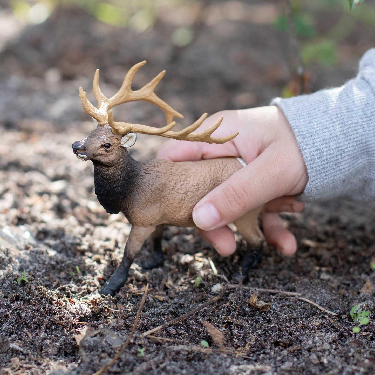 Safari Ltd. Elk Bull Figurine – 4.75-Inch Hand-Painted Plastic Model for Kids